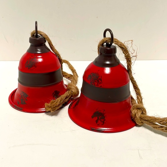 Rustic Country Red Bells - Picture 1 of 4